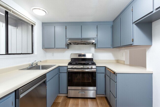 Building Photo - Westland Estates 2 Bedroom 2.5 Bathroom Condo