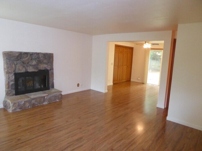 Foto del edificio - 5248 Baxter Ct SE