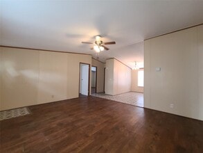 Building Photo - 9622 Oak Hill Dr