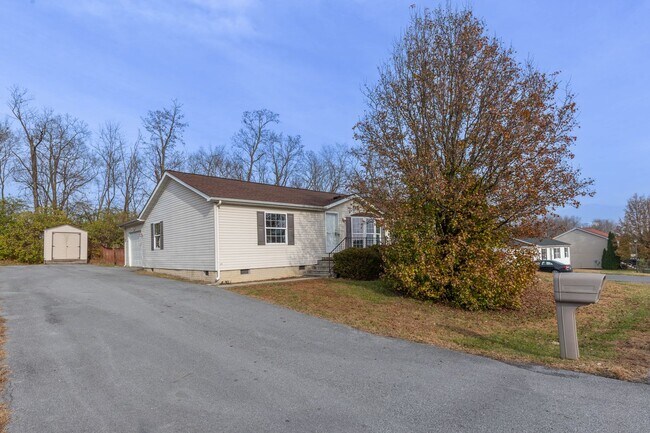 Foto del edificio - 3 bed, 2 bath, Rancher in Martinsburg, WV