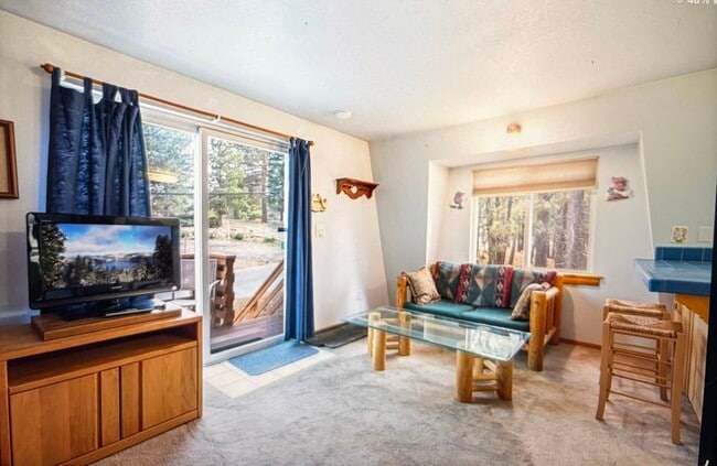 Building Photo - 542 Cottage Ln