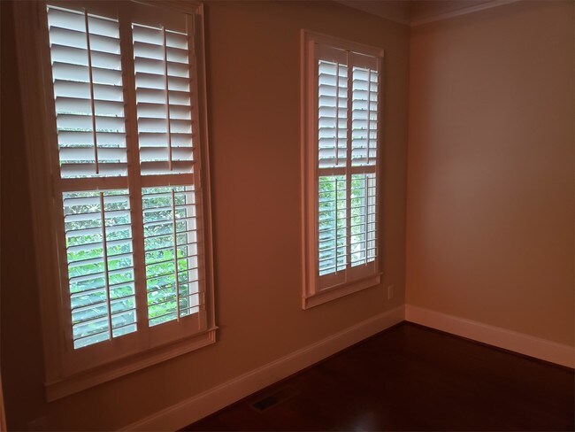 Foto del edificio - 1501 Knob Hill Dr NE