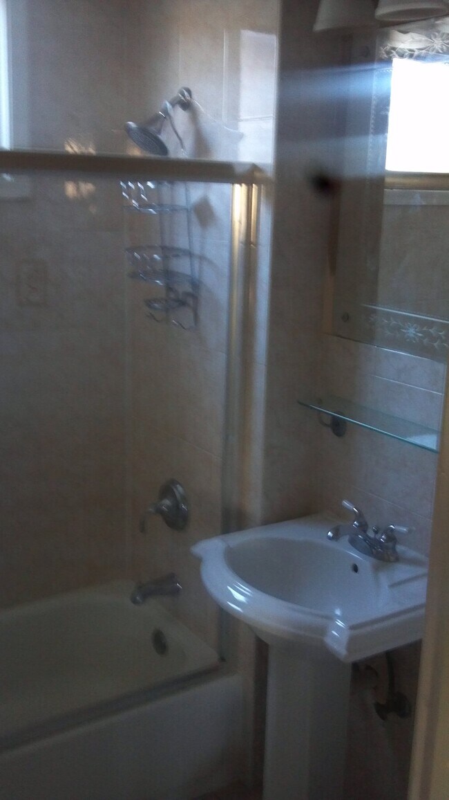 Foto del edificio - 220 Ward Pl