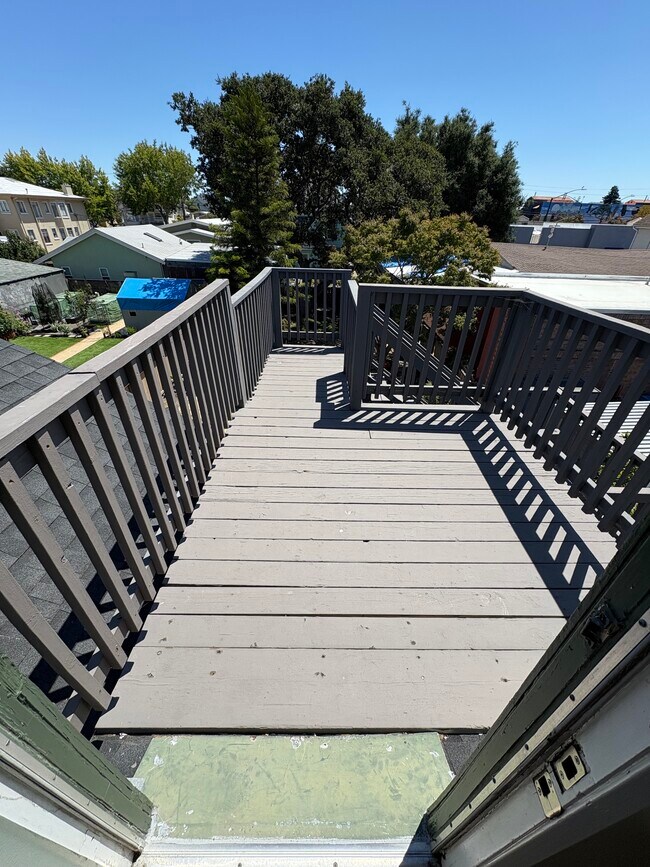 PATIO TRASERO - 706 Buena Vista Ave