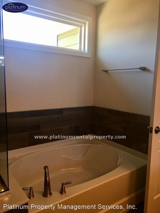 Building Photo - 5 br, 4.5 bath House - 2398 Calistoga Ct