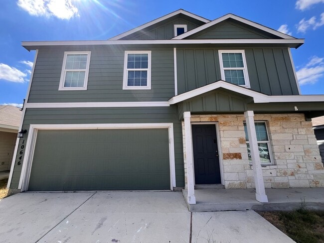 Building Photo - Two story, 4 bed 2.5 bath 2022 Build