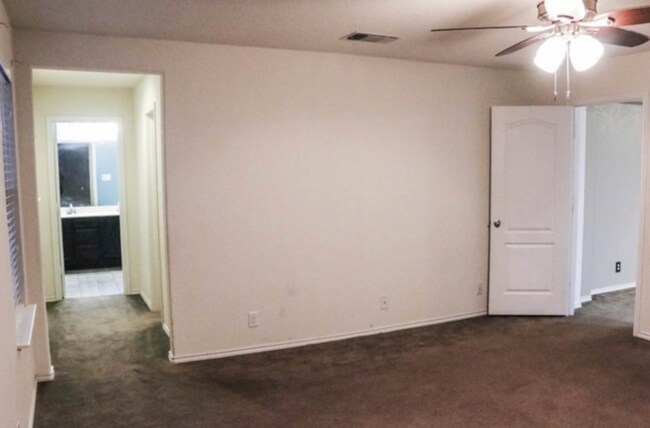Building Photo - BEAUTIFUL  4 bedroom, 3 FULL bath
