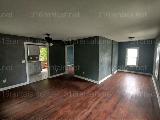 Building Photo - $800 - 2 bedroom/ 1 bathroom - Gorgeous Ho...