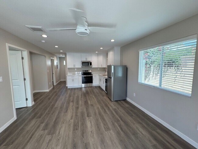 Foto del edificio - Modern-Brand New back house