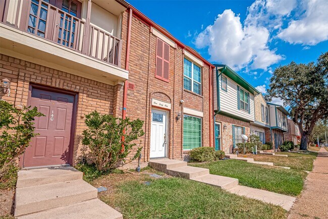 Building Photo - 7700 Creekbend Dr