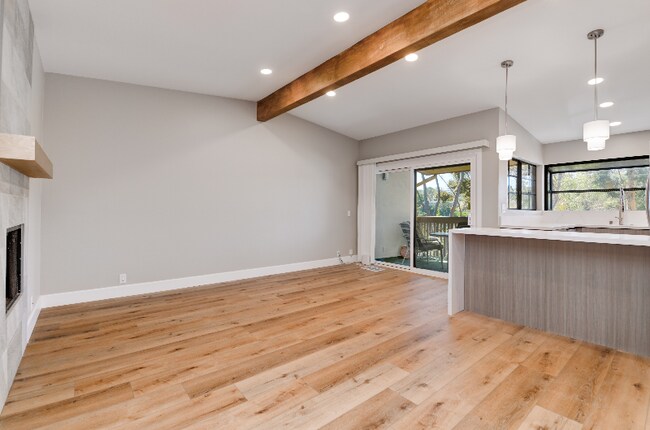 Building Photo - 8860 Villa La Jolla Dr
