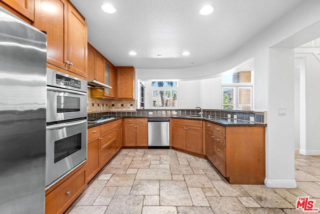 Building Photo - 5831 Seawalk Dr
