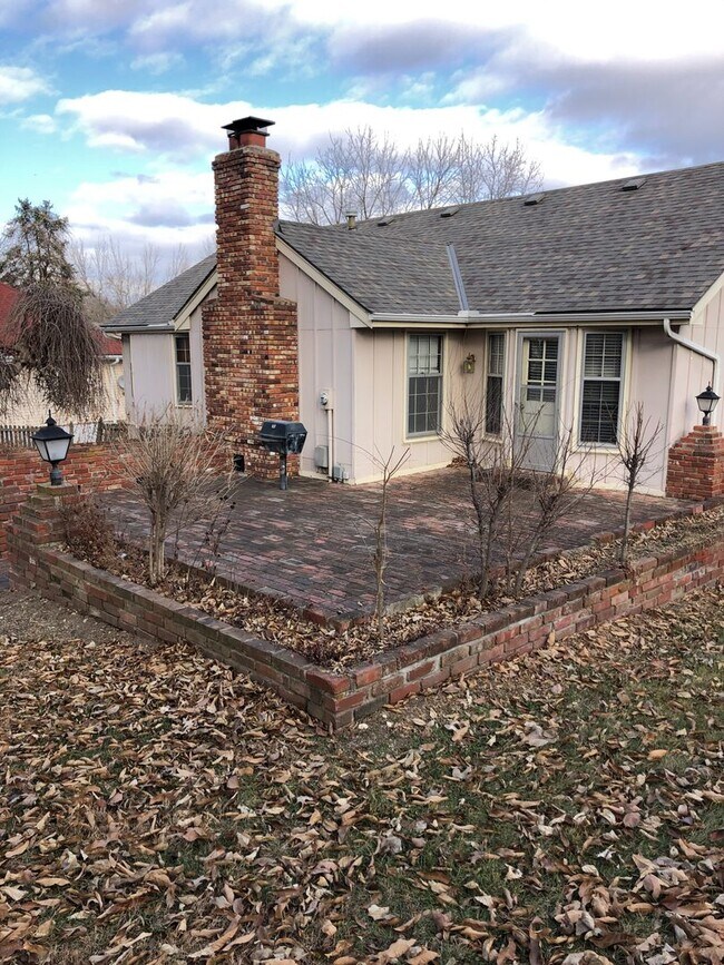 Building Photo - AVAILABLE NOW! Beautiful 3 bed, 2.5 bath h...