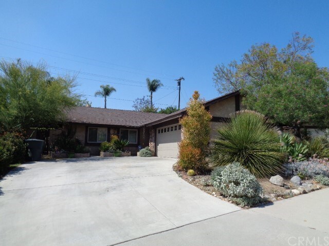 Primary Photo - 711 Hacienda Dr