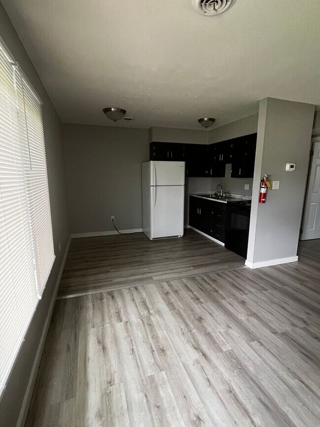 Foto del edificio - Now Leasing Renovated 1-Bedroom Apartment Homes at Parkway Apartments