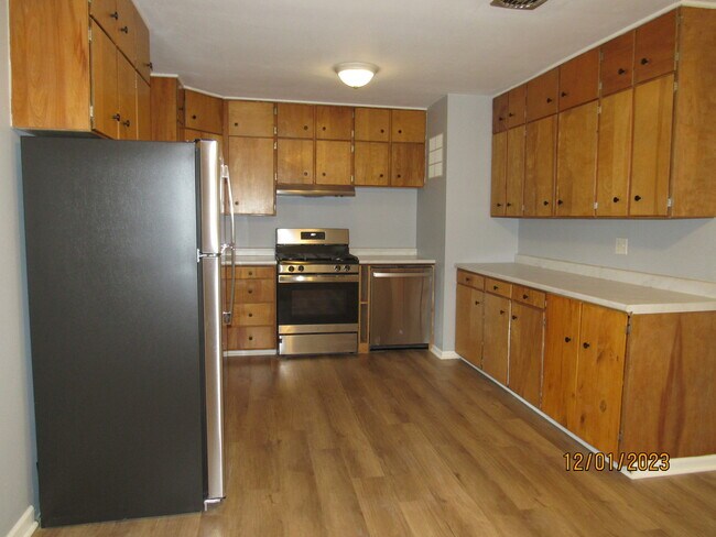 Building Photo - 510 E Royal Dr