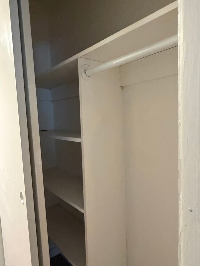 Foto del edificio - 3 bedroom 1 bath duplex