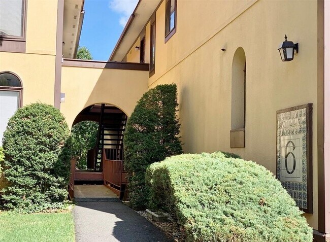 Front of unit - 6 Granada Cres