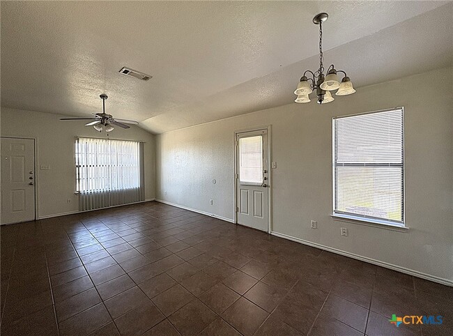 Building Photo - 2812 Ashley Dr