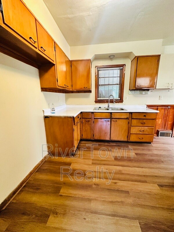 Foto del edificio - 1436 Whitney Ave