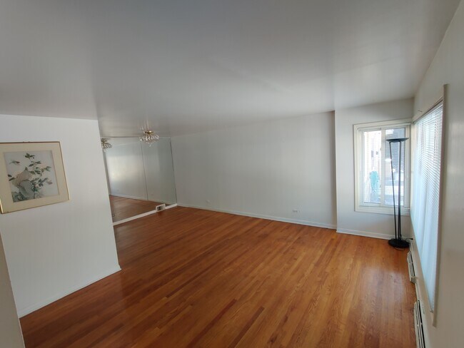 Living Room Entrance View - 2528 W Jerome St