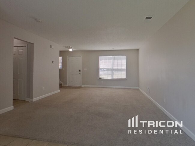 Building Photo - 1027 Clover Gap Dr