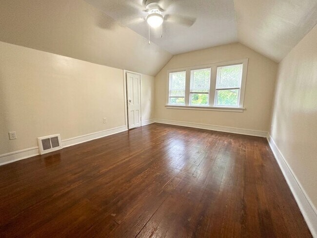 Building Photo - 3127 N 34th St