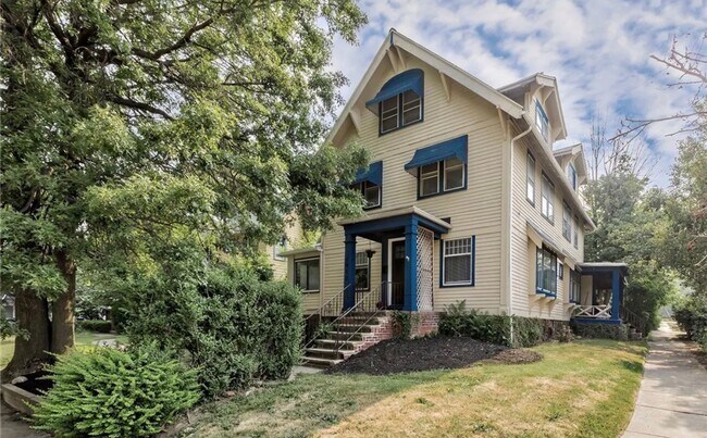 Foto del edificio - 3169 Redwood Rd.