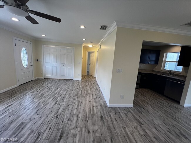 Building Photo - 120 Shanle Dr