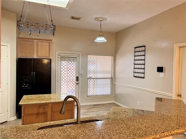 Foto del edificio - 3115 Candle Pond Ln