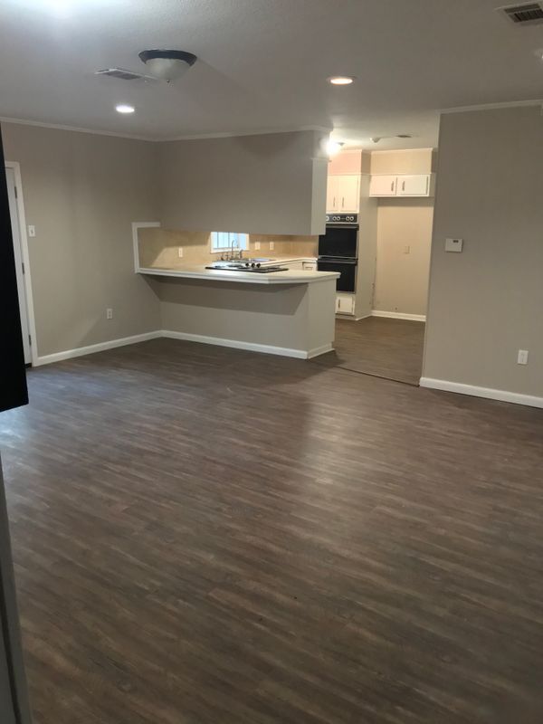 Building Photo - 9730 Mesa Verde Ave