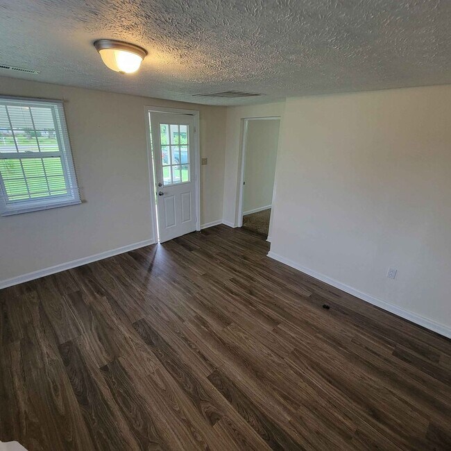 Foto del edificio - 6492 Bunker Hill Rd