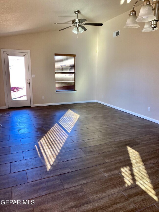 Foto del edificio - 3297 Belgian Trail