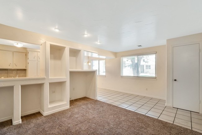 Building Photo - 1172 S Eagle Cir