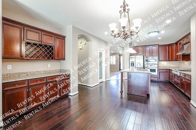Building Photo - 613 W San Carlos Way