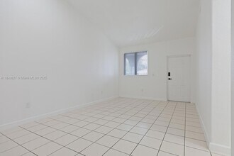 Building Photo - 1663 SE 27th Dr