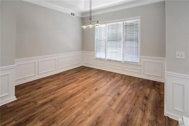 Building Photo - 258 Brookcliff Dr NE