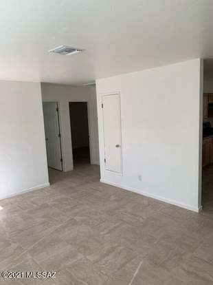Building Photo - 2847 N Palo Verde Ave