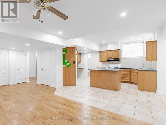 Building Photo - 44 Thatcher Ave