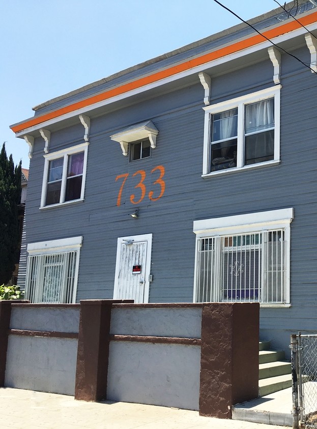 Building Photo - 733 Columbia Ave