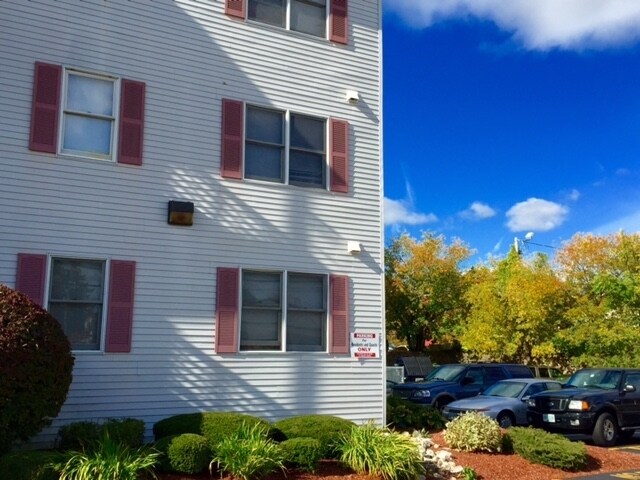 Foto del edificio - 7 Railroad Ave