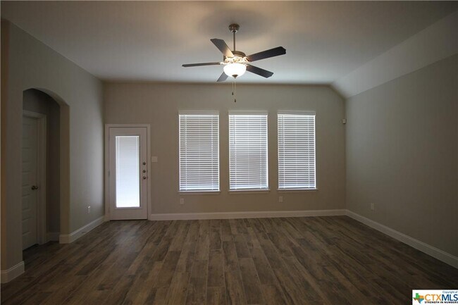 Building Photo - 1331 Hillsong St