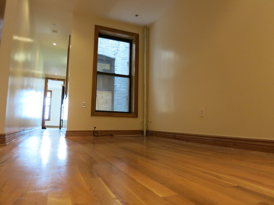 Foto principal - 1845 1st Avenue