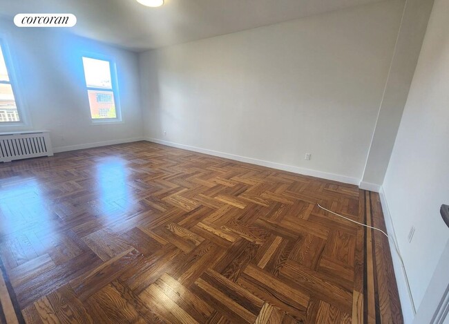 Building Photo - 3900 Greystone Ave