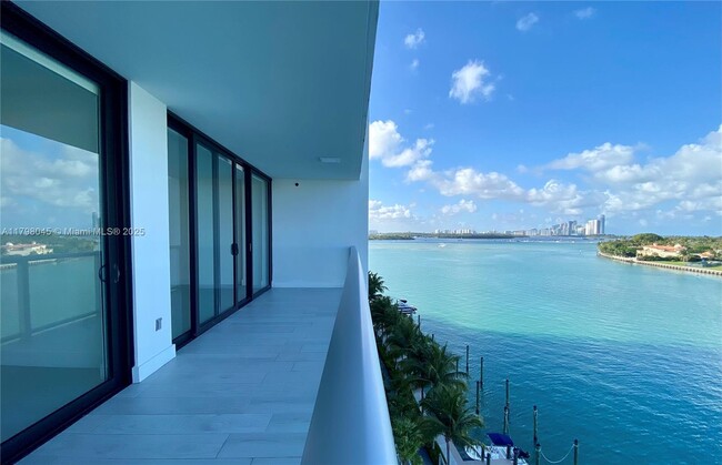 Foto del edificio - 10201 E Bay Harbor Dr