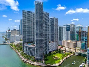 Building Photo - 495 Brickell Ave