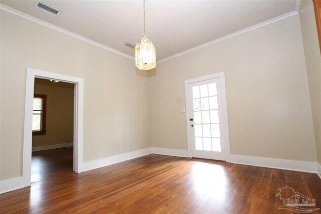 Building Photo - 301 N F St