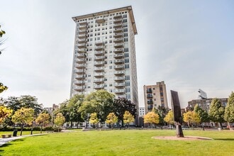 Building Photo - 1313 N Franklin Pl
