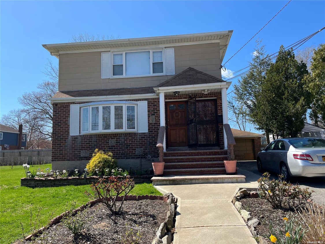 210 Benson Ave, Elmont, NY 11003 House Rental in Elmont, NY
