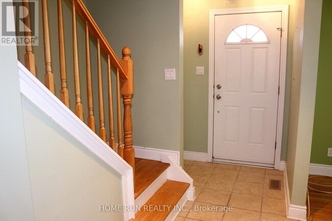 Building Photo - 1000 Debra Ave